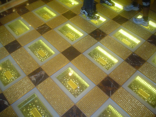 азартные игры Макао — GoldBarAtGrandEmperorCasino