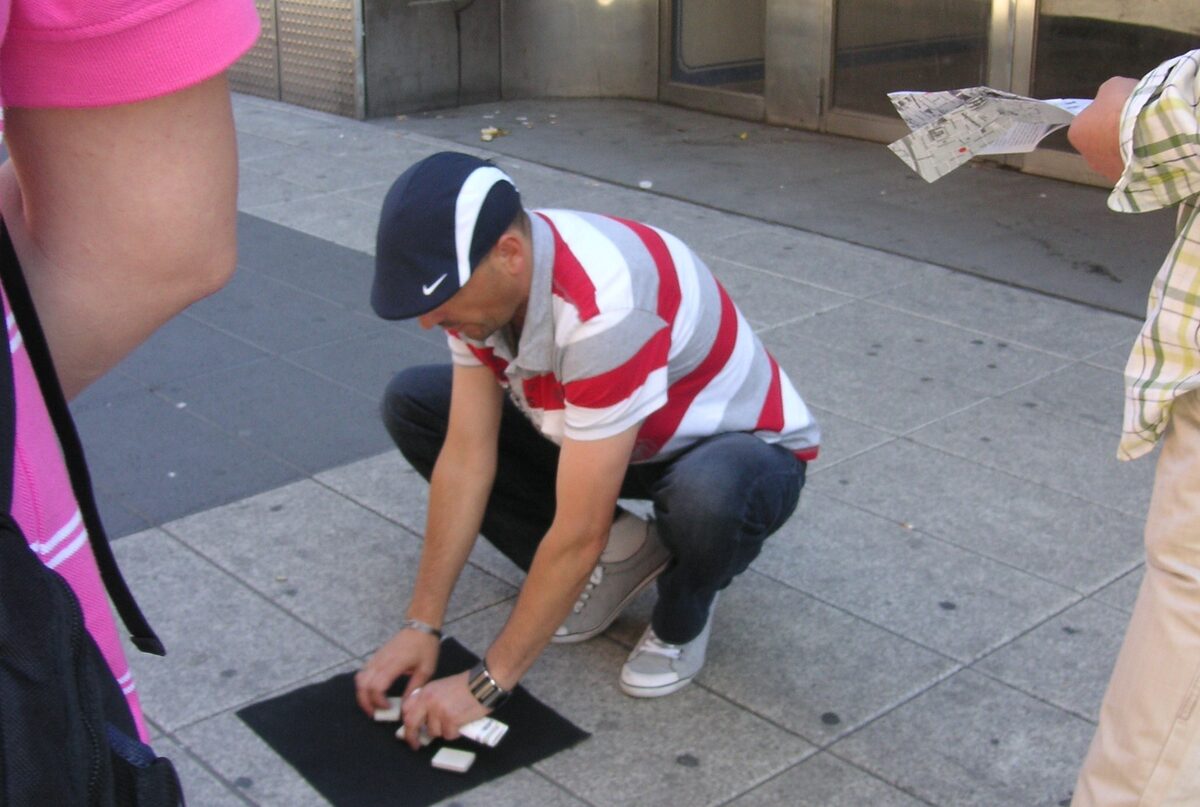 игра в наперстки — Hutchenspiel 2008