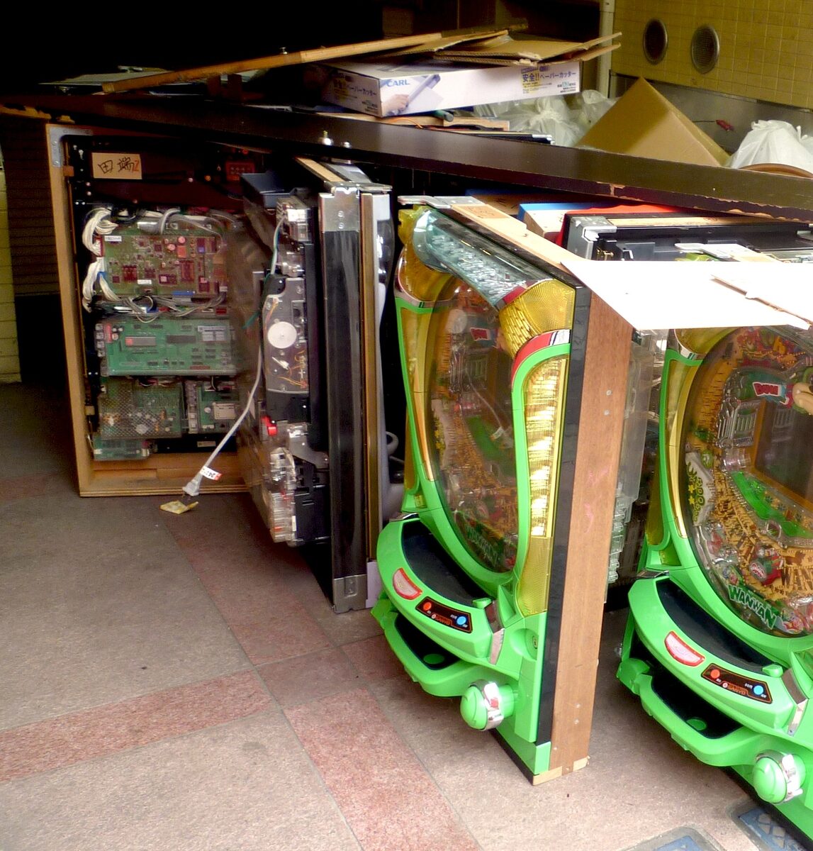 пачинко — Insideanoldpachinkomachine