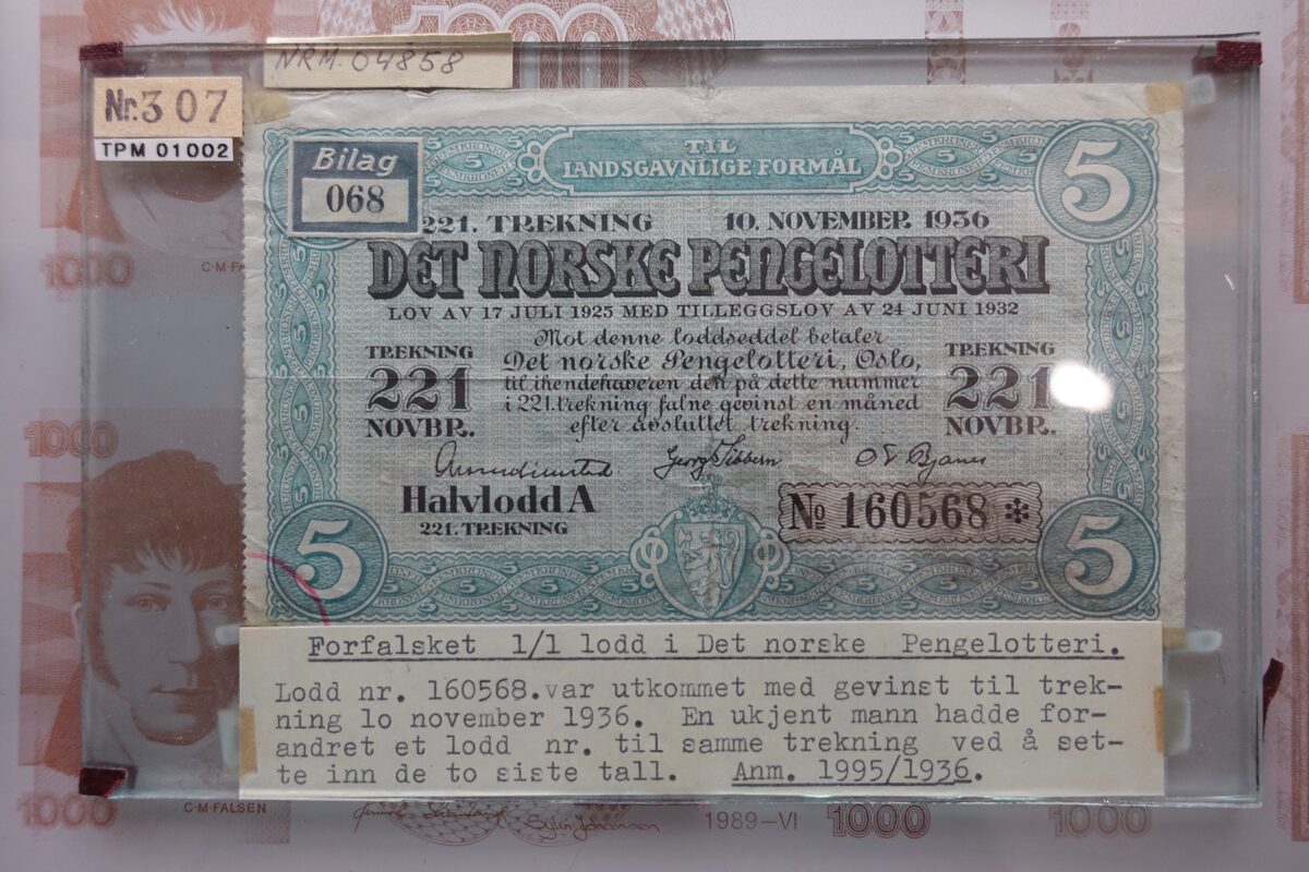 Justismuseet. Counterfeit money etc. in Norway. Forged lottery ticket. Forfalske