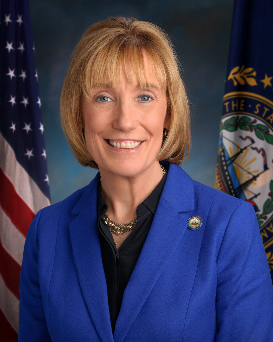 Maggie Hassan, official portrait, 115th Congress