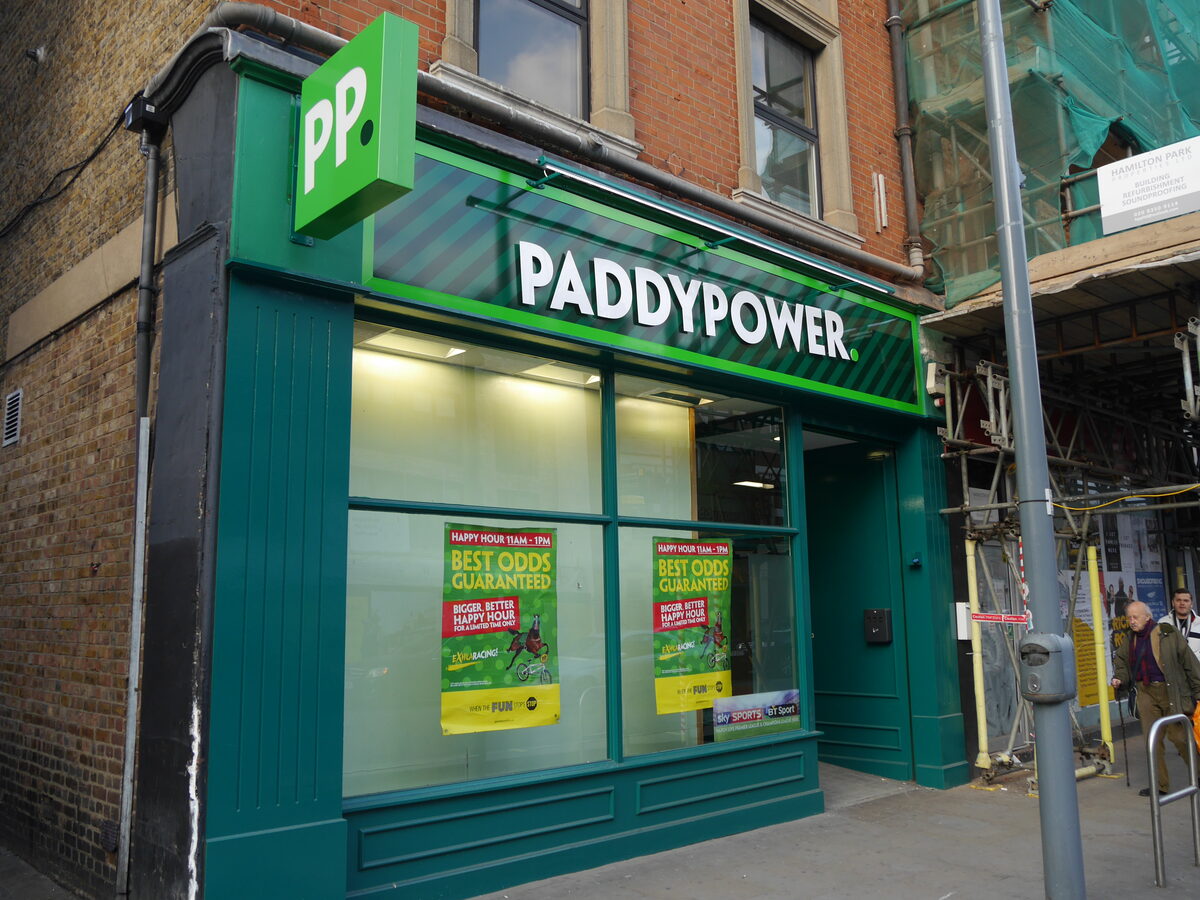 Paddy Power букмекер — Paddy Power, King Street, Hammersmith 02