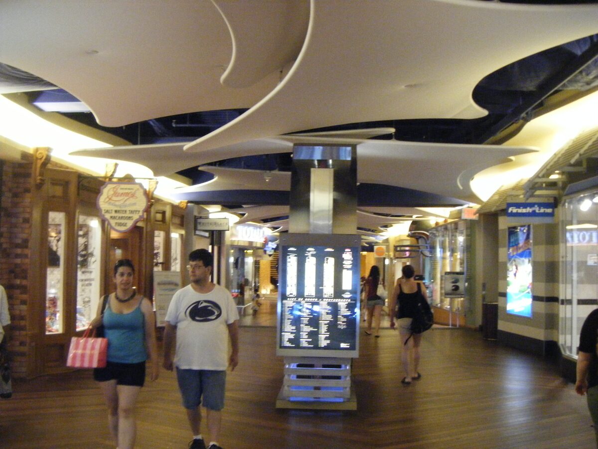 Caesars Atlantic City — The Pier at Caesars interior view