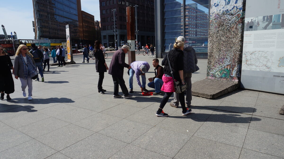 трёхкарточный монте — Three Monte Game in Berlin