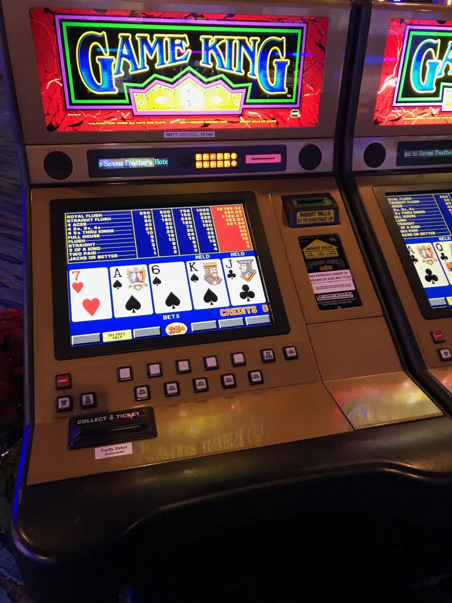 Video Poker, Seven Feathers Resort